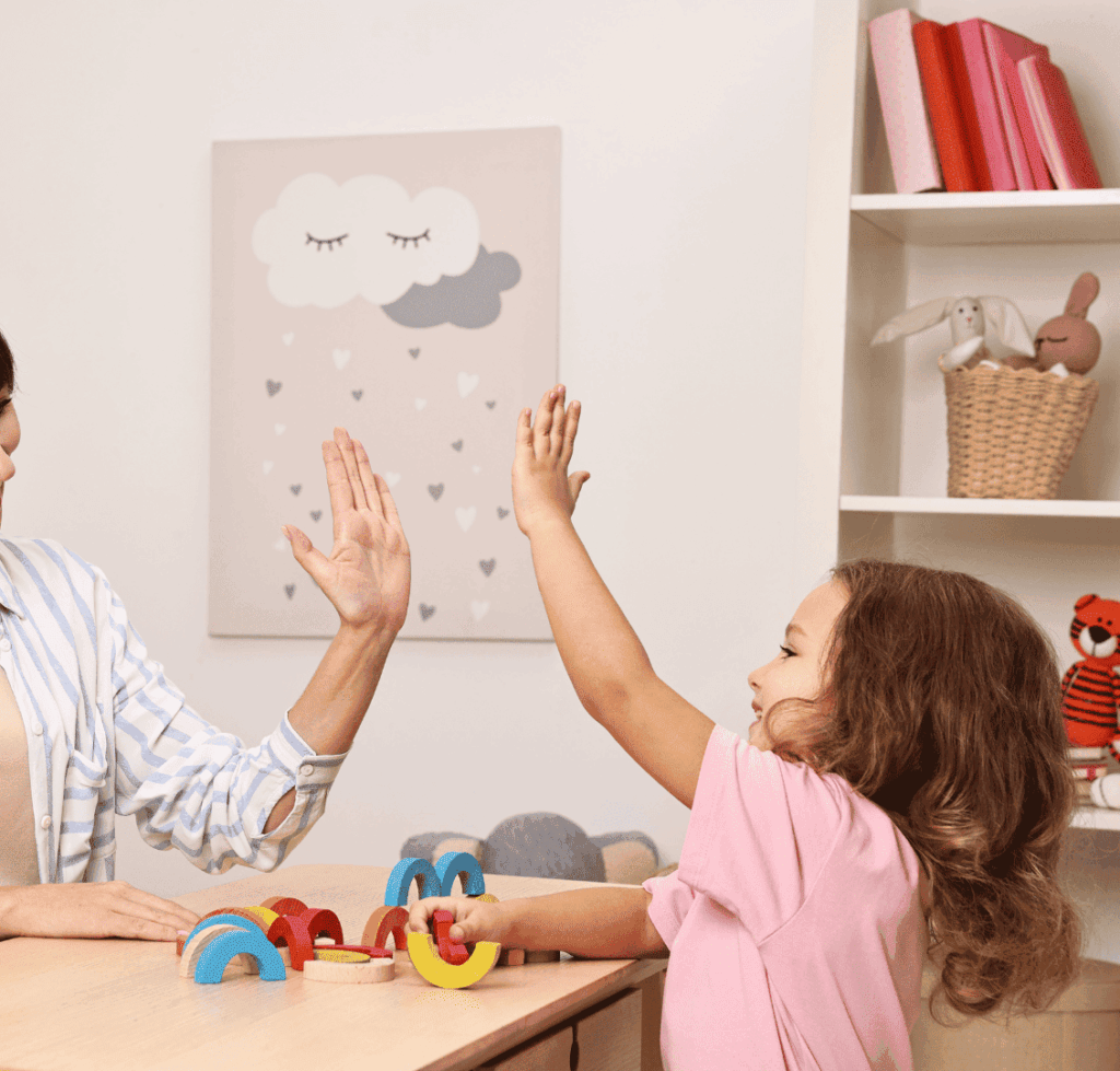 ein kleines mädchen erzielt erfolge in der ergotherapie