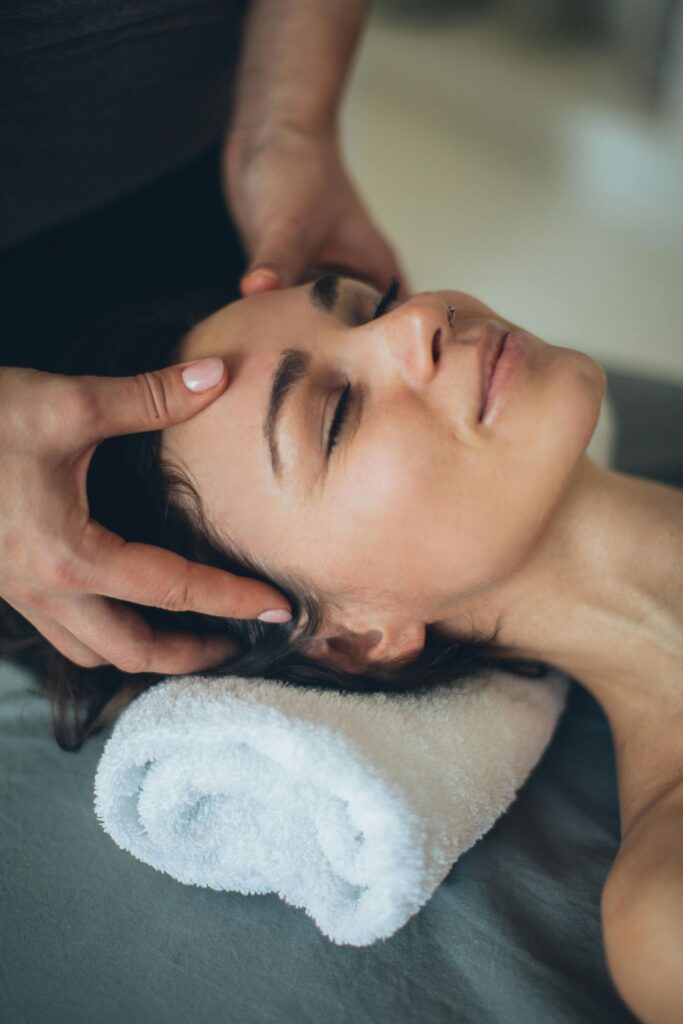entspannende Kopfmassage